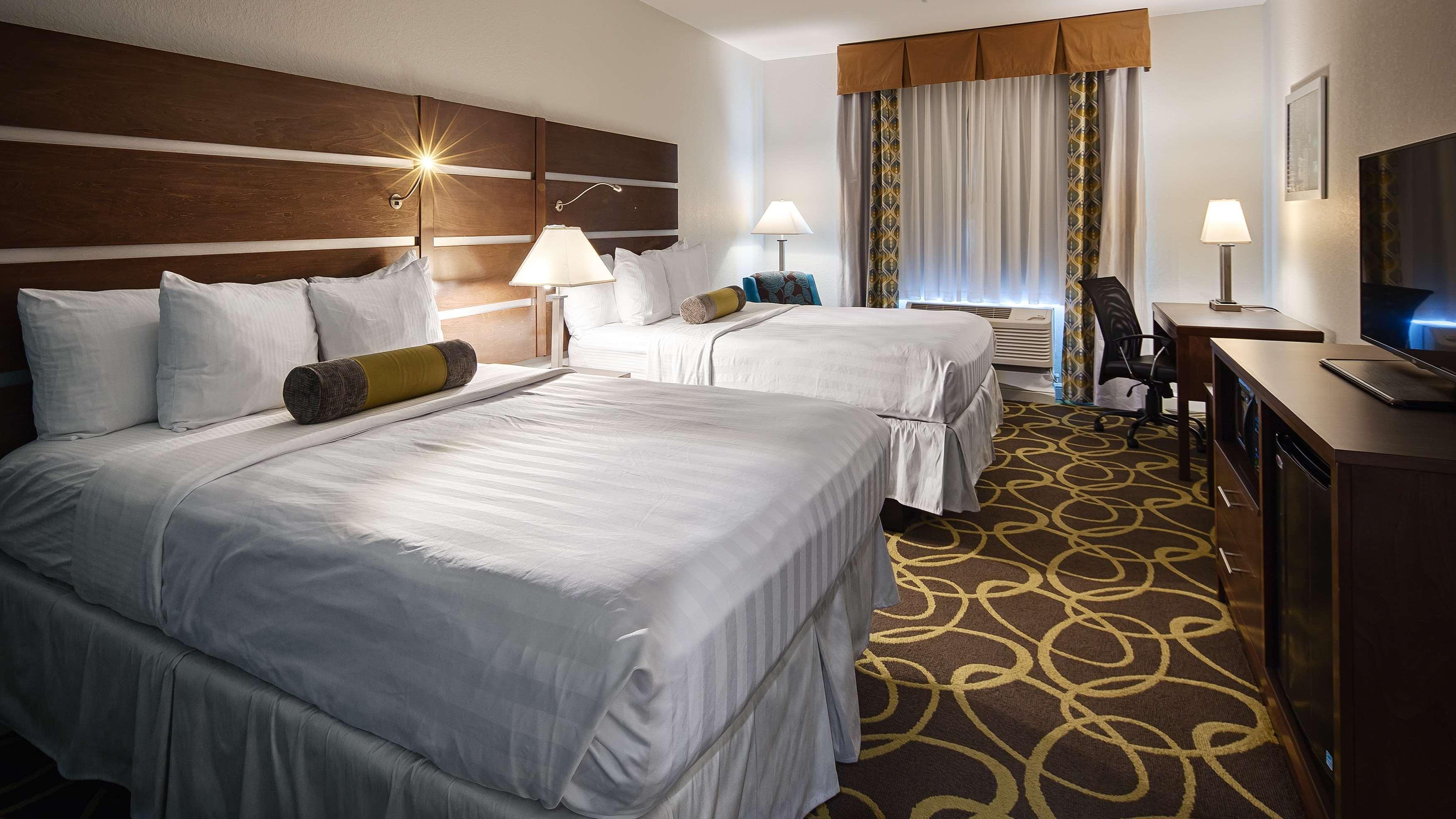 Western & Hotel 3*