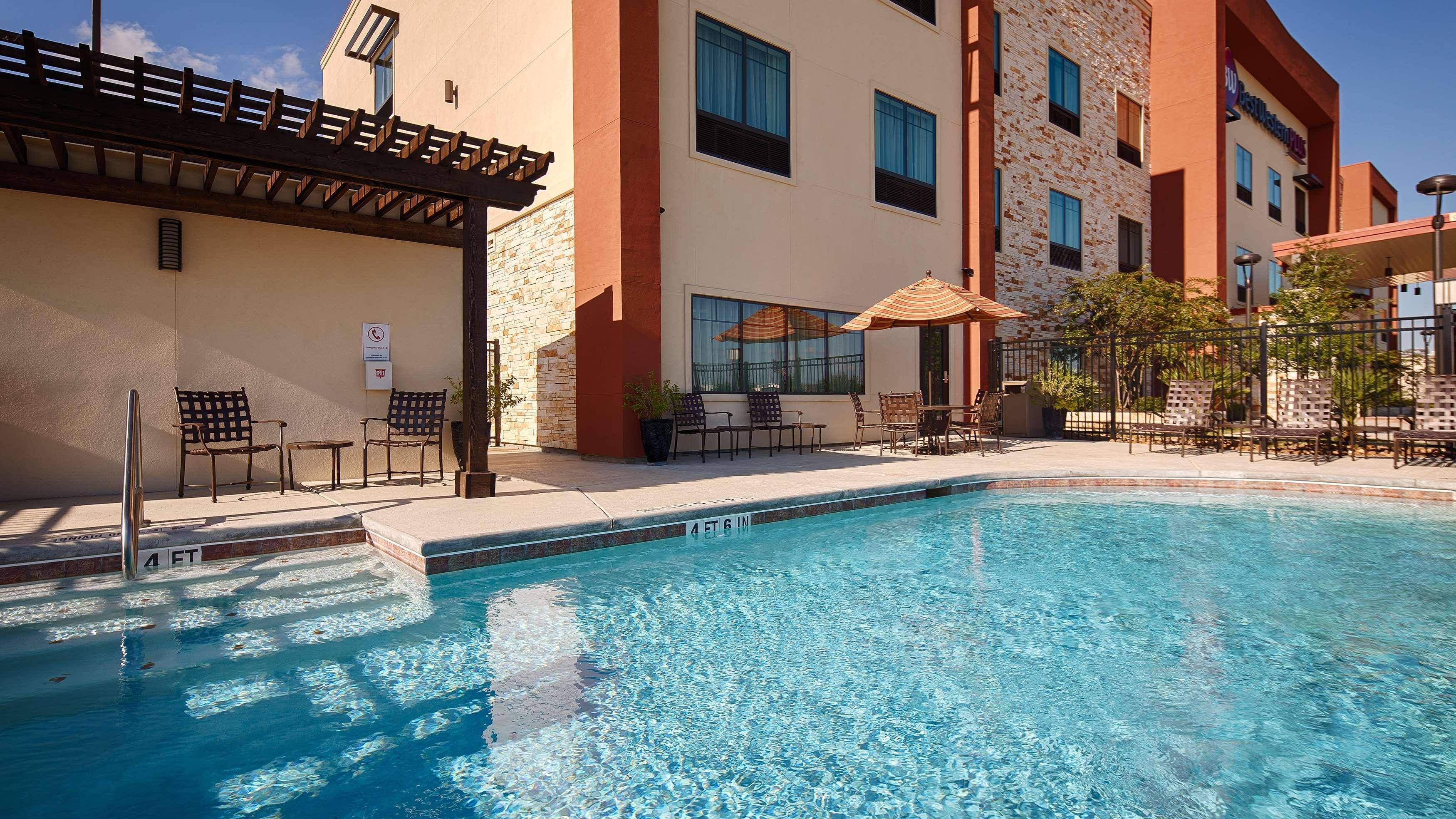 Western & 3* College Station