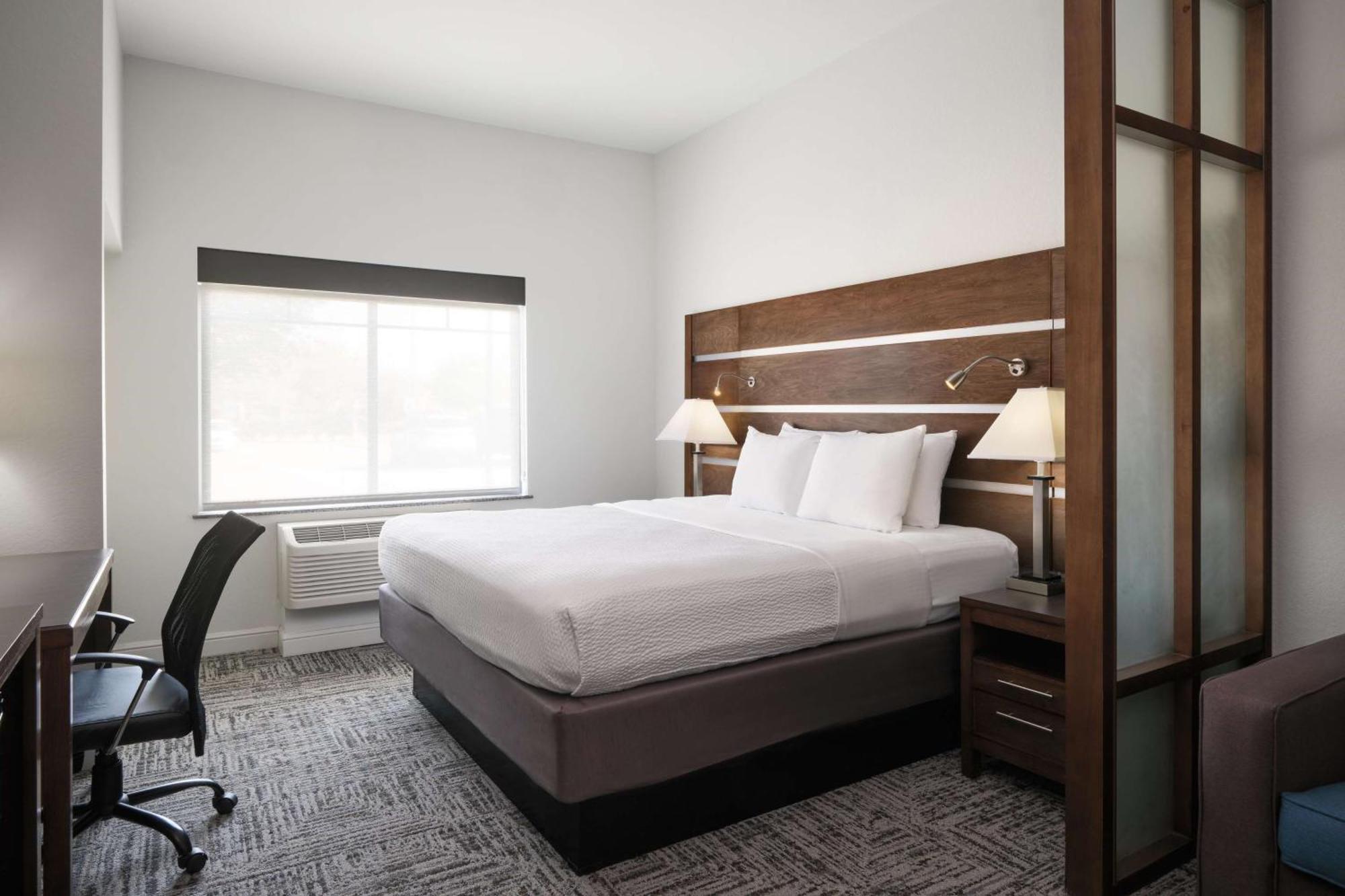 Hotel Western & College Station