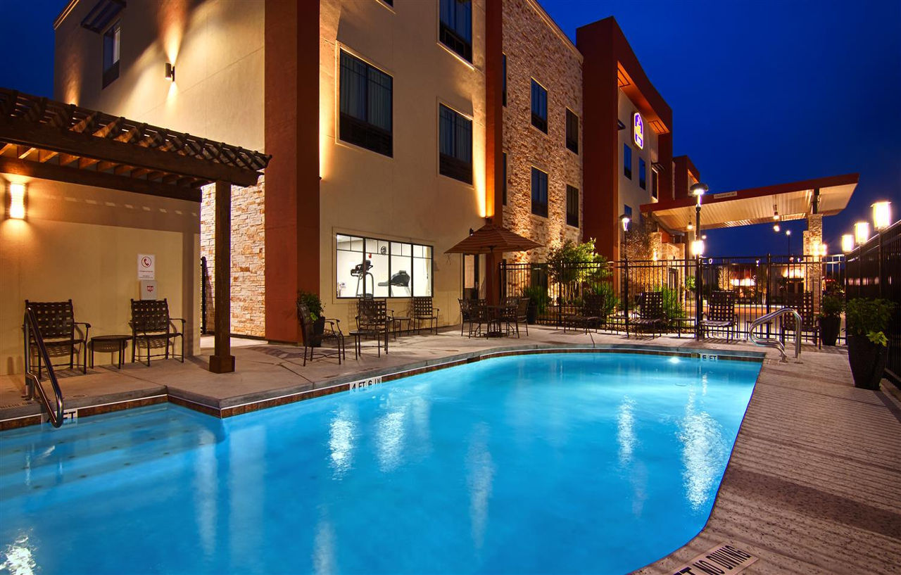 Western & Hotel 3*