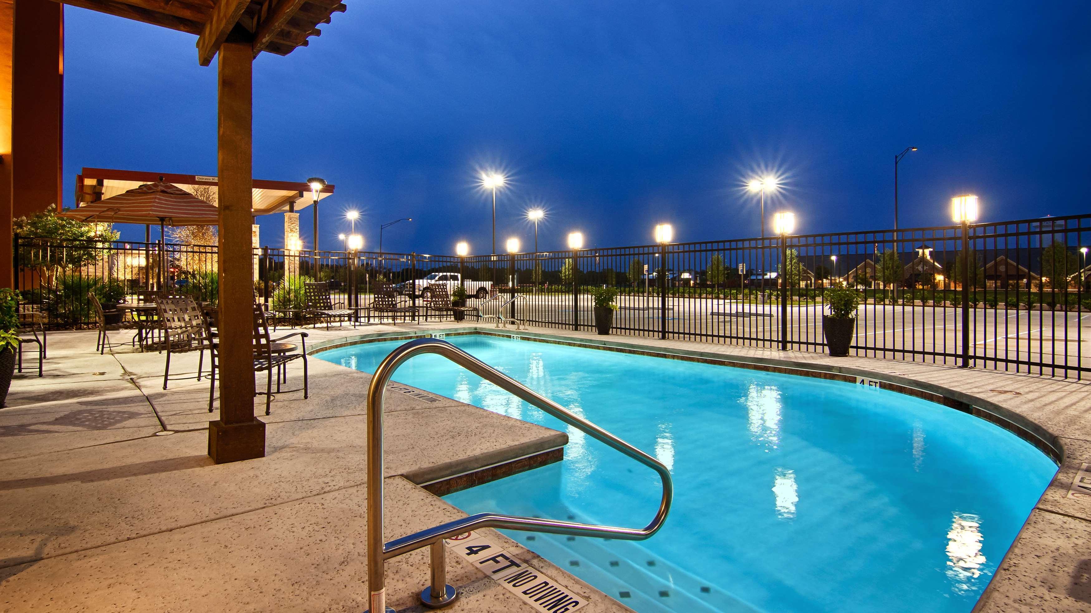 Western Inn&suites College Station